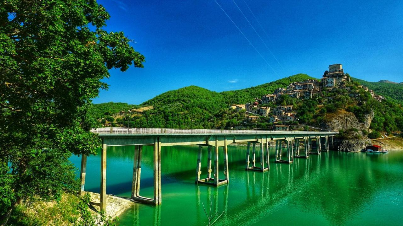 La Terrazza Sul Lago Turano Vermiglio Zewnętrze zdjęcie