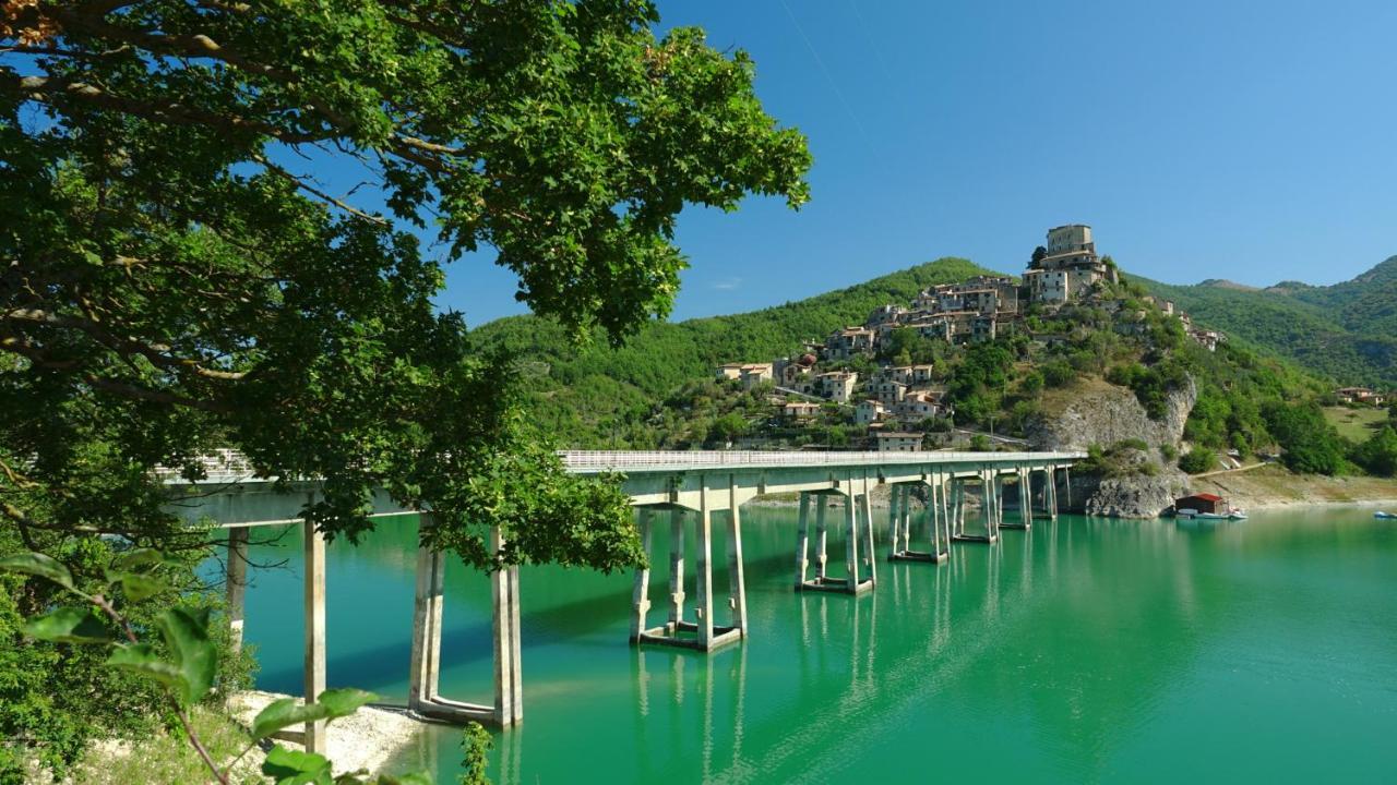 La Terrazza Sul Lago Turano Vermiglio Zewnętrze zdjęcie