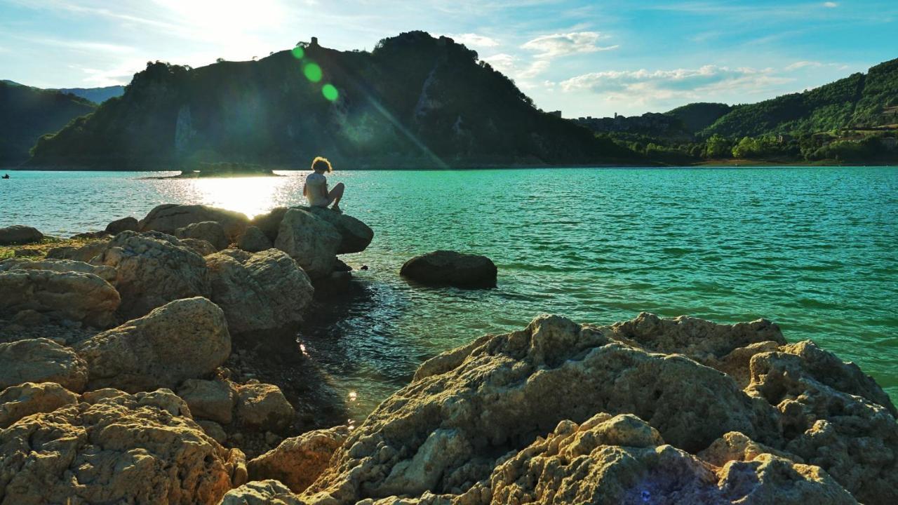 La Terrazza Sul Lago Turano Vermiglio Zewnętrze zdjęcie